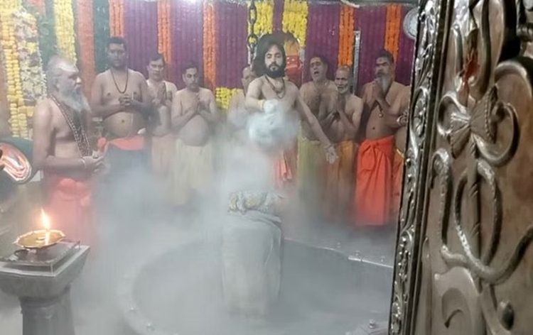 MP; First Monday of Savan Lord Shankar's Sawari to take out at Mahakaleshwar in Ujjain and Omkareshwar Jyotirlinga today