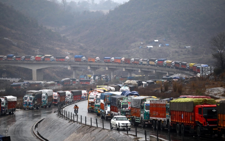 Jammu-Srinagar NH remains closed for vehicular traffic for 4th consecutive day