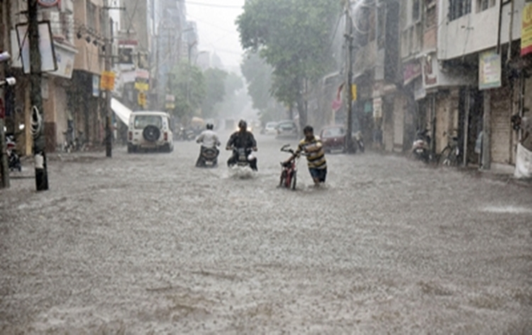 Heavy rains continue to lash several parts of Gujarat for 2nd consecutive day