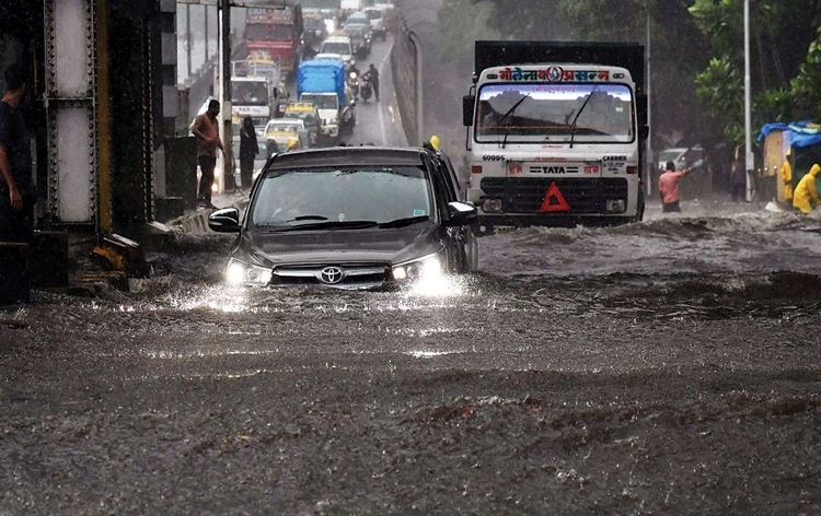 Delhi Government announces to close all government and private schools in water logging areas