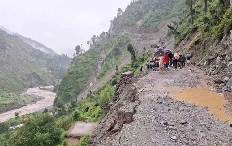 At least eight people killed due to floods and landslides in Jammu and Kashmir