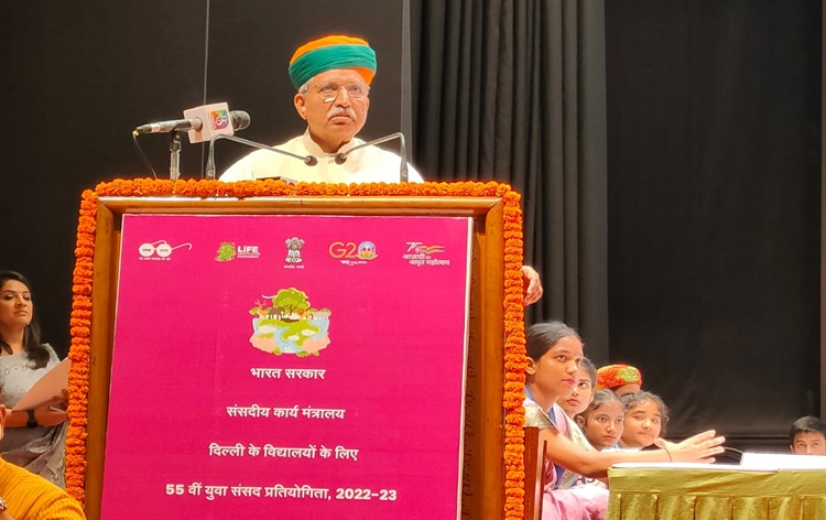 Union Minister Arjun Ram Meghwal gives away awards of 55th Youth Parliament Competition 2022-23 to Delhi Schools
