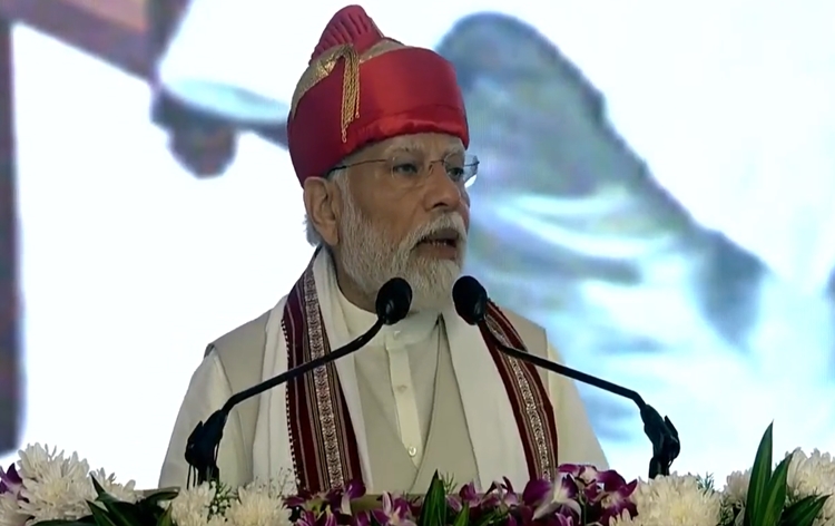 PM Modi inaugurates several developmental projects in Pune; Lays foundation of over 7,000 houses for poor