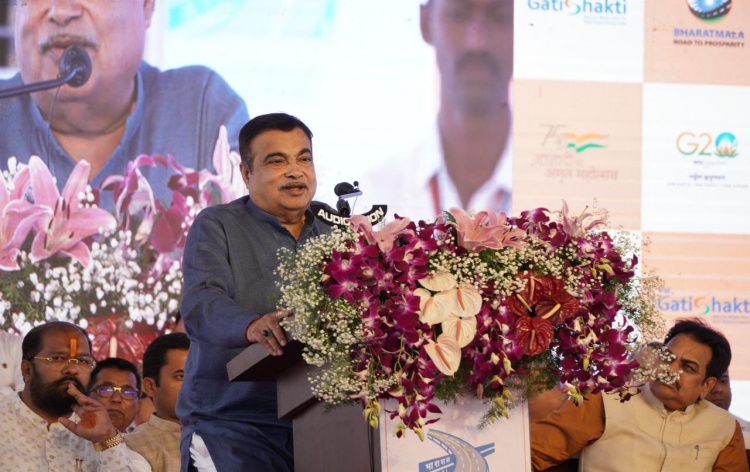 Union Minister Nitin Gadkari launches 'Ek Pune' metro card for Pune Metro travelers