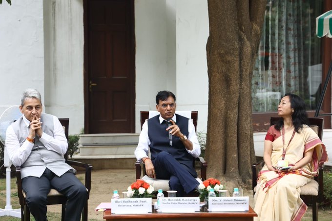 Union Minister Dr. Mansukh Mandaviya meets 50 nurses along with their family members at his residence to honor them