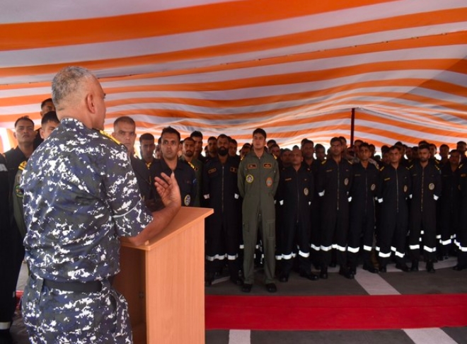 Indian Navy Chief Admiral R Hari Kumar Visits Duqm, Interacts with Crew of INS Trikand on Anti-Piracy Mission