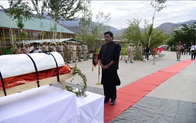 CEC LAHDC Kargil Feroz Ahmad Khan & other all rank officers pay homage to martyr constable Mohd Raza of Ladakh UTDRF Unit Kargil