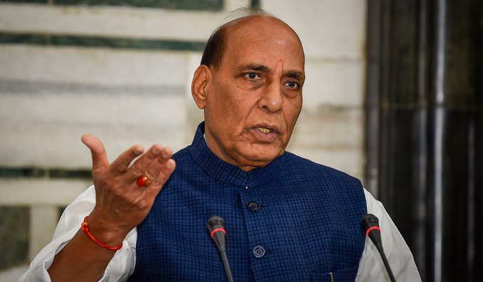 रक्षा मंत्री राजनाथ सिंह ने राजधानी में कई ढांचागत योजनाओं की कार्य प्रगति का निरीक्षण किया