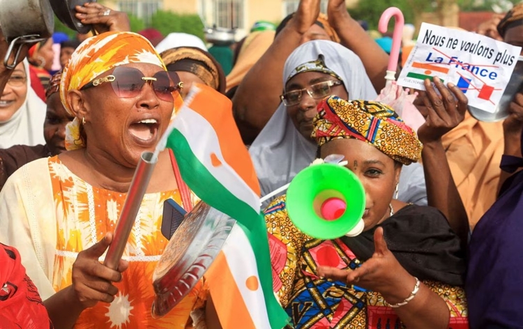 France to pull its soldiers out of Niger