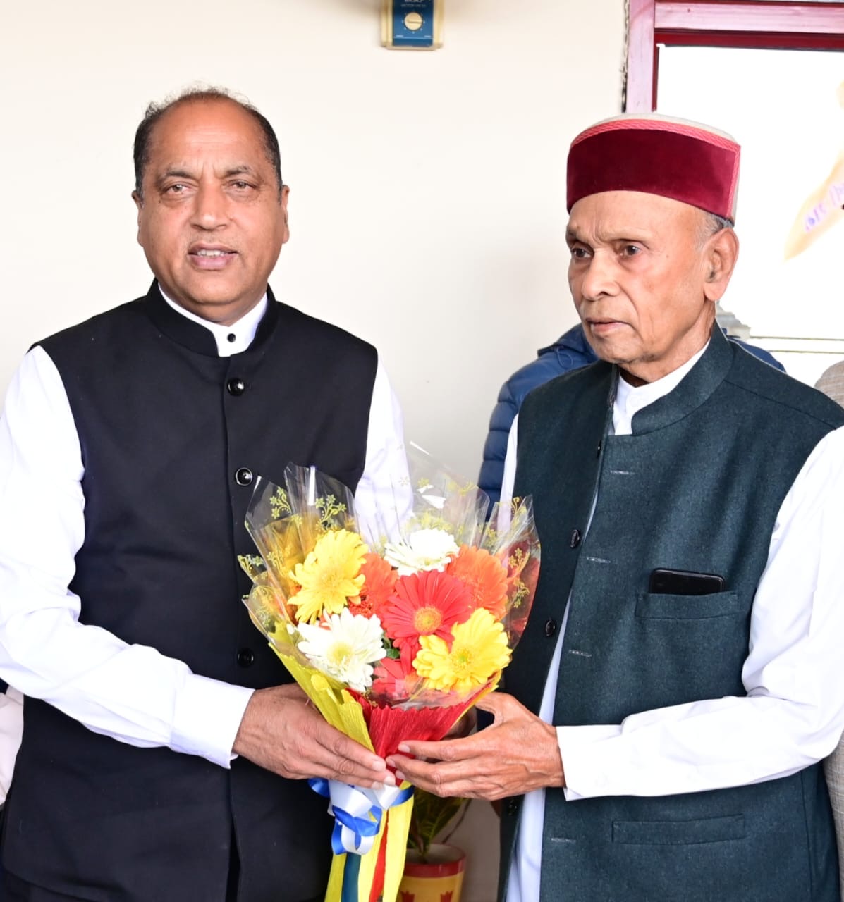 नेता प्रतिपक्ष जयराम ठाकुर ने पूर्व मुख्यमंत्री प्रोफ़ेसर प्रेम कुमार धूमल से मुलाक़ात की