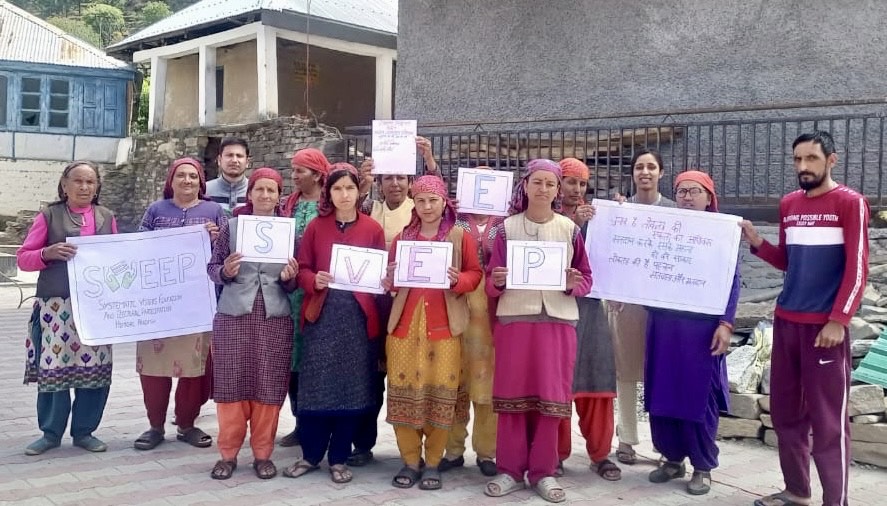 लालपानी में जिला दण्डाधिकारी ने सभी से आगामी चुनाव में मतदान करने का आग्रह किया
