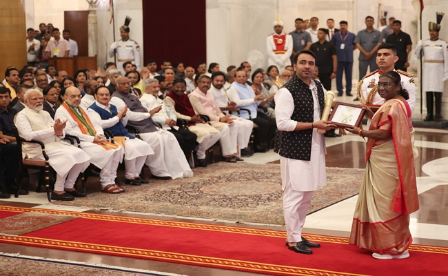 Chaudhary Charan Singh, PV Narasimha Rao, Karpoori Thakur, M S Swaminathan conferred with Bharat Ratna