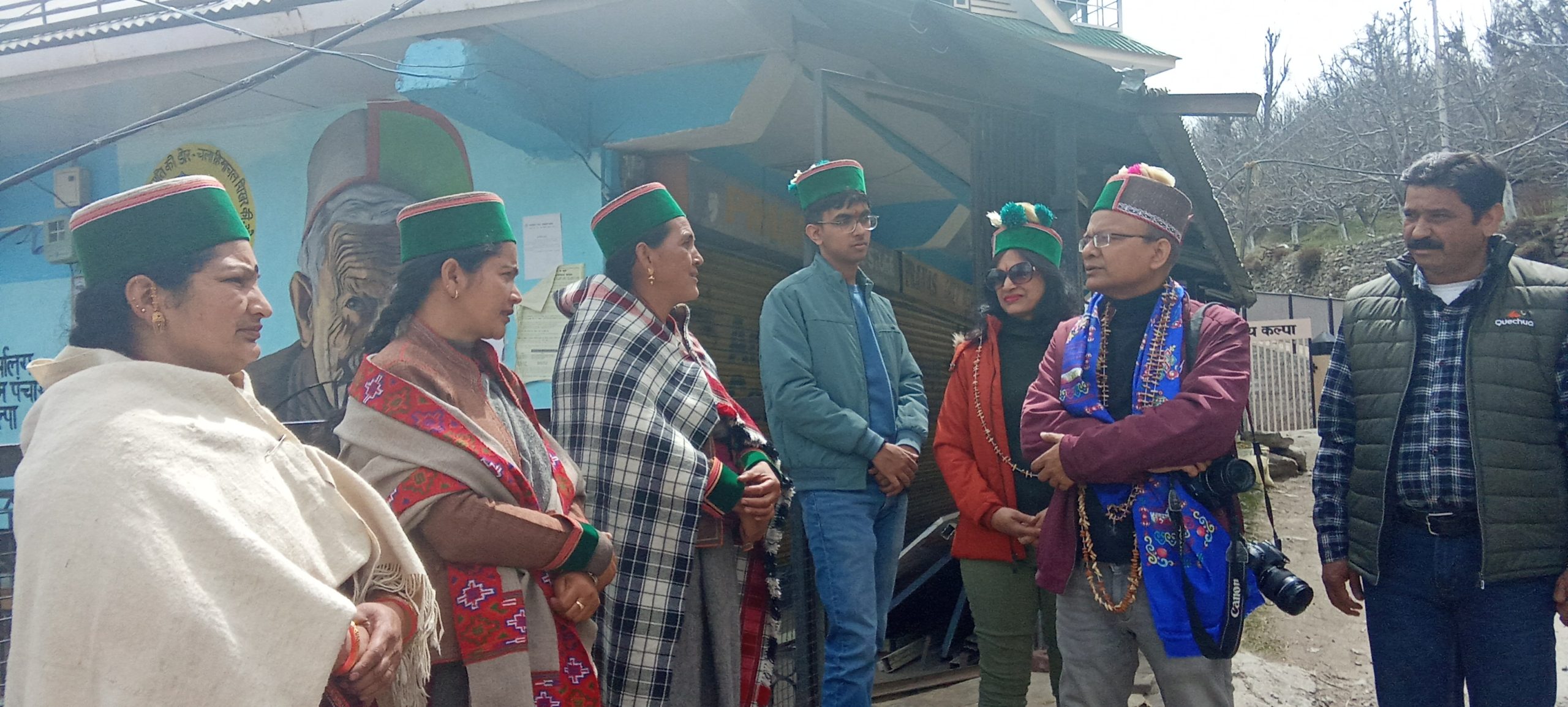 केन्द्रीय सरकार व पंचायती राज के संयुक्त सचिव राकेश कुमार सिंह ने ऐतिहासिक गांव कल्पा का दौरा किया 