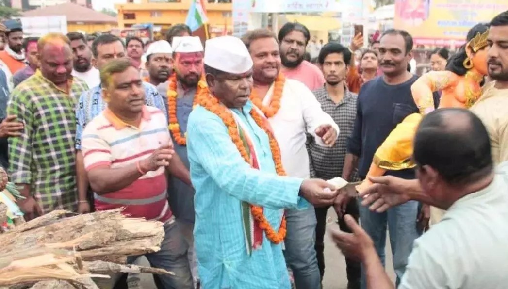 छत्तीसगढ़ के बस्तर लोकसभा क्षेत्र से कांग्रेस प्रत्याशी कवासी लखमा के खिलाफ आचार संहिता का उल्लंघन करने के मामले में एफआईआर दर्ज की