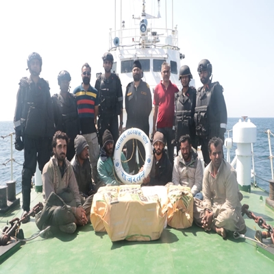 Indian Coast Guard apprehends Pakistani Boat with 06 crew and narcotics worth nearly 480 crore rupees in Arabian Sea