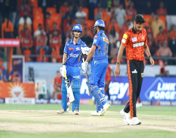 Mumbai Indians chase 278-run target against Sunrisers Hyderabad in IPL Cricket