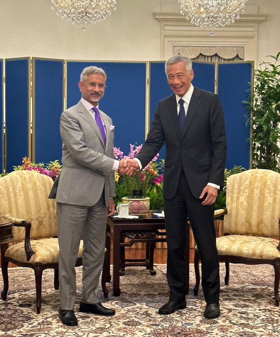 EAM Dr S Jaishankar calls on Singapore Prime Minister Lee Hsien Loong