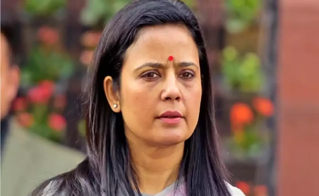 केंद्रीय अन्‍वेषण ब्यूरो ने संसद से निष्‍कासित तृणमूल कांग्रेस की पूर्व सांसद महुआ मोइत्रा के कृष्णानगर पार्टी कार्यालय पर आज छापेमारी की
