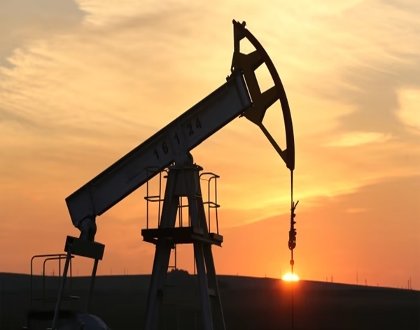 Crude Oil Futures Decline for Second Consecutive Day