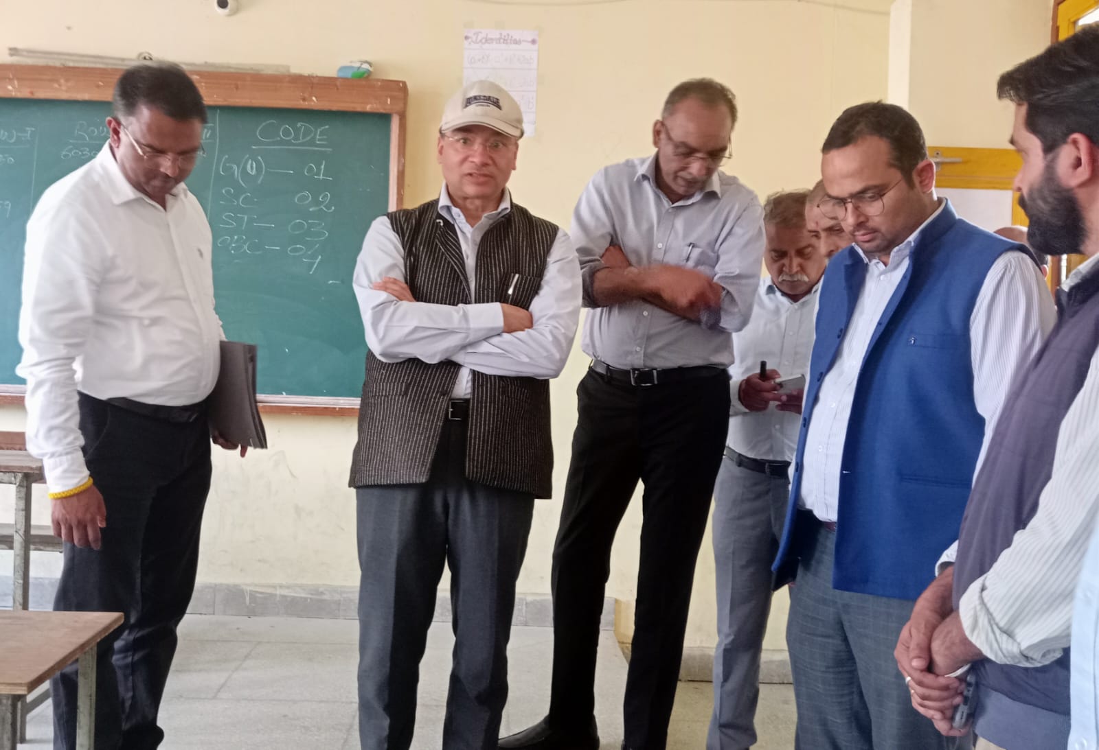सुजानपुर में मुख्य निर्वाचन अधिकारी ने किया मतगणना हॉल का निरीक्षण