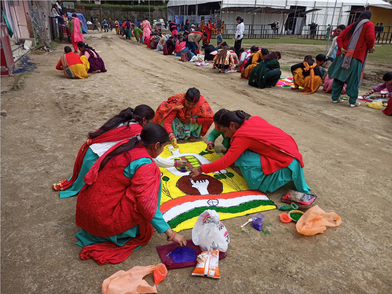 जोगिन्दर नगर के शिवरात्रि मेले में रंगोली व रस्साकशी प्रतियोगिता का आयोजन किया गया