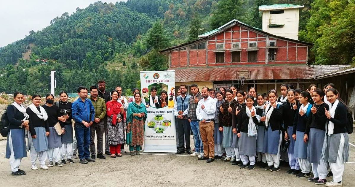राजकीय महिला बहुतकनीकी शिक्षण संस्थान कंडाघाट में स्वीप के अंतर्गत मतदाता जागरूकता कार्यक्रम का आयोजन किया गया