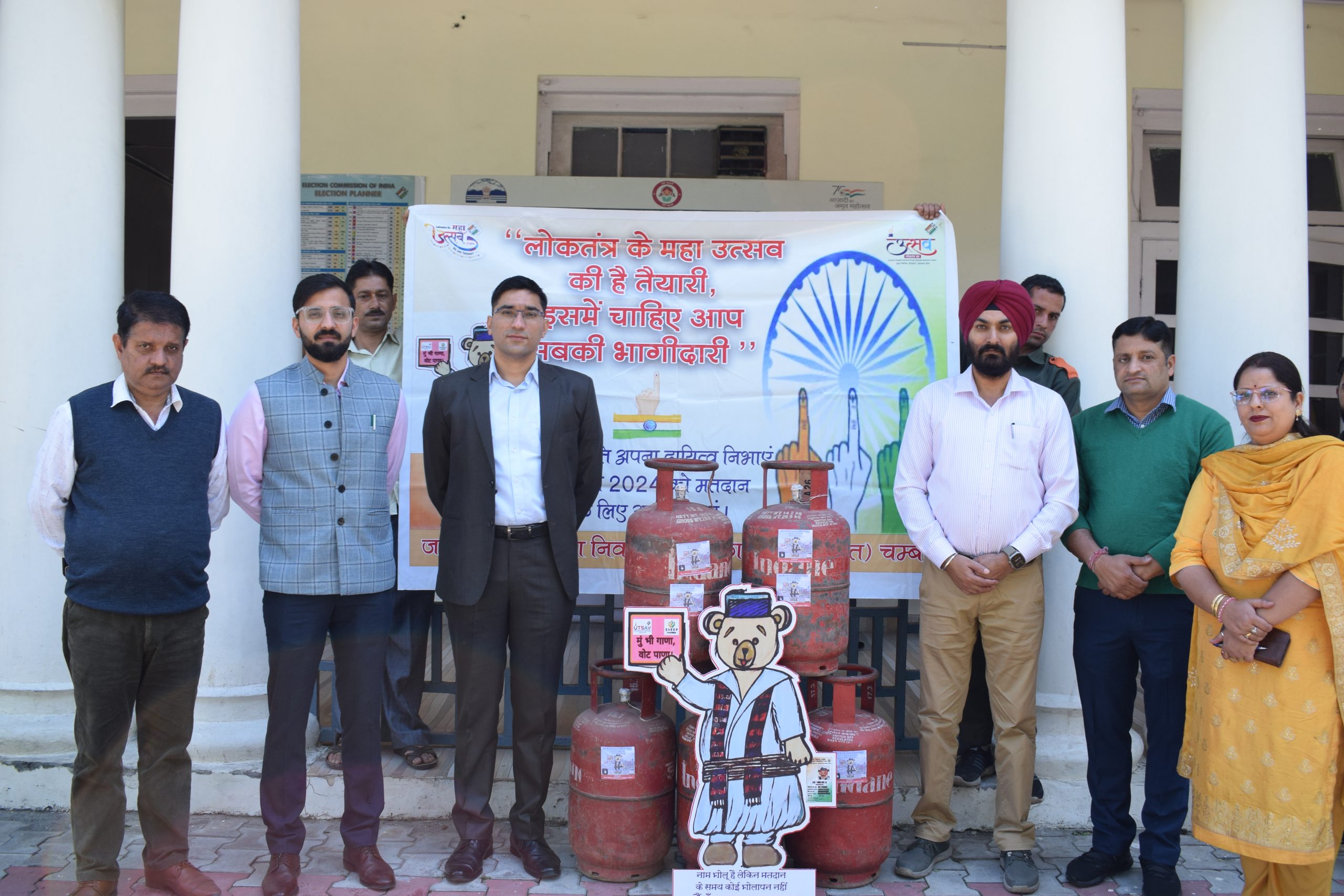चम्बा में 1 जून से एलपीजी उपभोक्ताओं के घर सिलेंडर के साथ पहुंचेगी मतदान करने की अपील