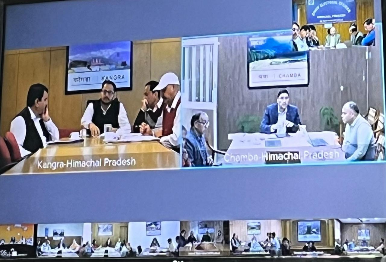 मुख्य निर्वाचन अधिकारी मनीष गर्ग ने  निर्वाचन की तैयारियों के लिए उपायुक्त एवं जिला निर्वाचन अधिकारियों के साथ आयोजित बैठक की अध्यक्षता की