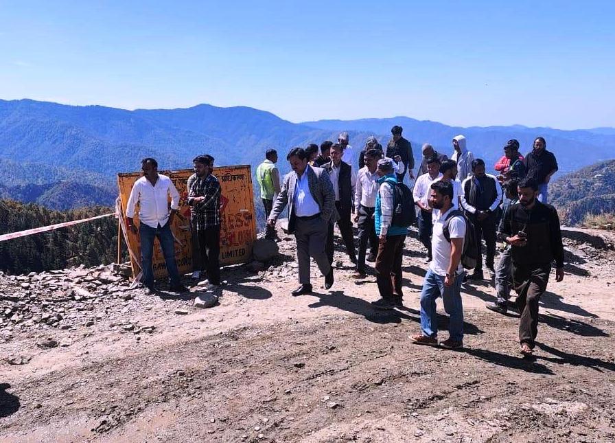 शिमला उपायुक्त ने शुराला में राष्ट्रीय राजमार्ग प्राधिकरण की डंपिंग साइट का निरीक्षण किया