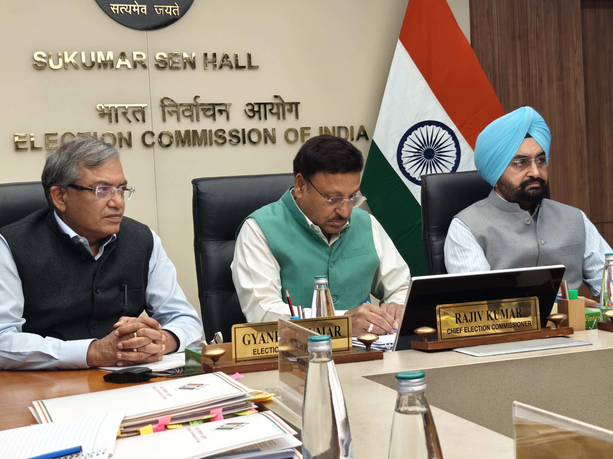 निर्वाचन आयोग ने आज लोकसभा चुनाव के पहले चरण की तैयारियों की समीक्षा की