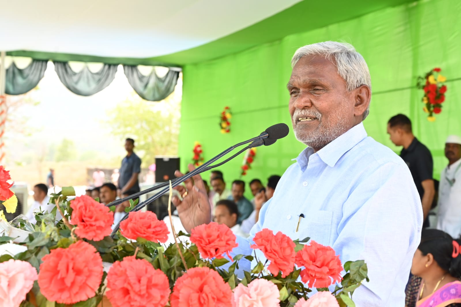मुख्यमंत्री चम्पाई सोरेन सरायकेला-खरसावां जिले के बूथ‌ स्तरीय कार्यकर्ता सम्मेलन में शामिल हुए