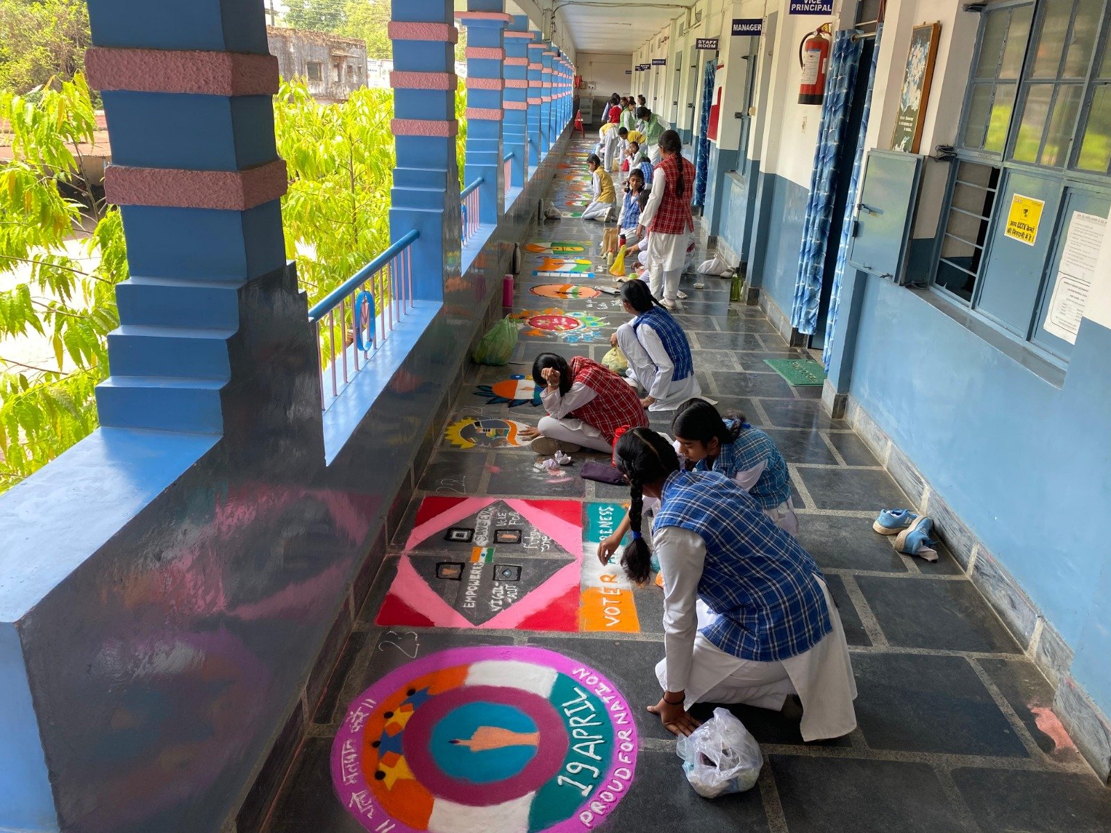 प्रदेश में मतदान प्रतिशत बढ़ाने के लिए प्रशासन द्वारा मतदाता जागरूकता कार्यक्रम आयोजित की जा रही है