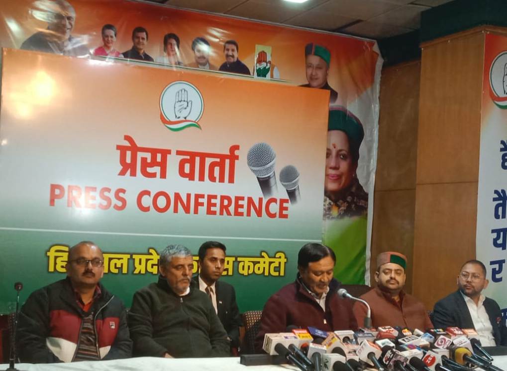 हिमाचल प्रदेश: चुनाव आयोग पर विकास के मामलों को लेकर भेदभाव का आरोप