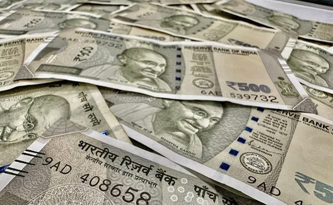 Enforcement agencies make record seizure of over four thousand 650 crore rupees before Lok Sabha poll commences