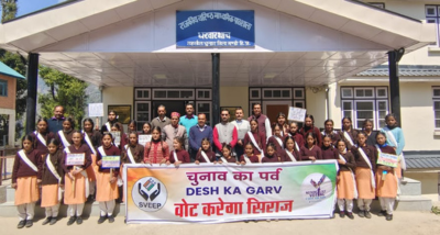 स्वीप के नोडल ऑफिसर ओंकार सिंह ने एक विद्यार्थी-एक वोट अभियान कार्यक्रम में विद्यार्थियों को अपने अभिभावकों, रिश्तेदारों को जागरूक करने के लिए प्रेरित किया