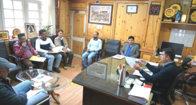सहायक निर्वाचक अधिकारी व एस डी एम कल्पा मेजर शशांक गुप्ता ने जनजातीय क्षेत्र जिला किन्नौर रिकांगपिओ मे राजनीतिक दलों के प्रतिनिधियों की बैठक ली