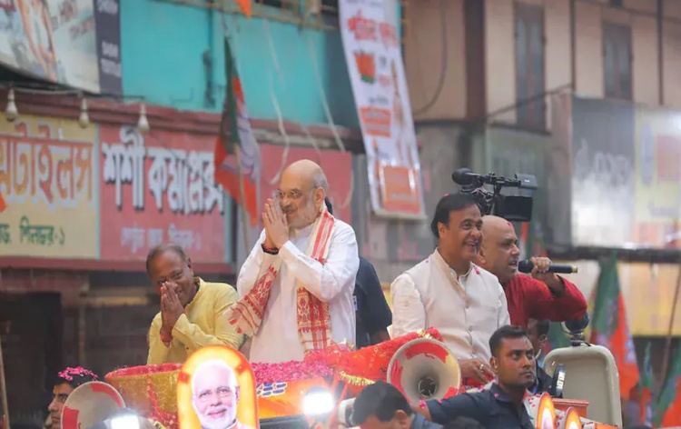 তৃতীয় পৰ্যায়ৰ লোকসভা নিৰ্বাচনৰ বাবে বিজেপিৰ লগতে আন দলসমূহৰ ব্যাপক প্ৰচাৰ, গুৱাহাটীত গৃহমন্ত্ৰী অমিত শ্বাহৰ ৰোড শ্ব’