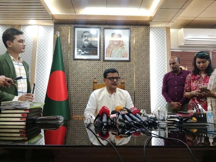 बंगलादेश के नौवहन राज्‍यमंत्री खालिद महमूद चौधरी ने उम्‍मीद जताई कि अपहृत जहाज एम.वी. अब्‍दुल्‍लाह के चालक दल के 23 सदस्‍यों को इस महीने बचाया जा सकता है