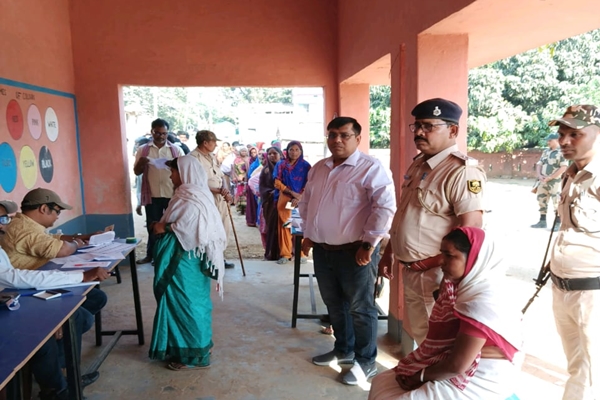 बिहार: लोकसभा चुनाव के दूसरे चरण में पांच लोकसभा सीटों पर चल रहा है मतदान