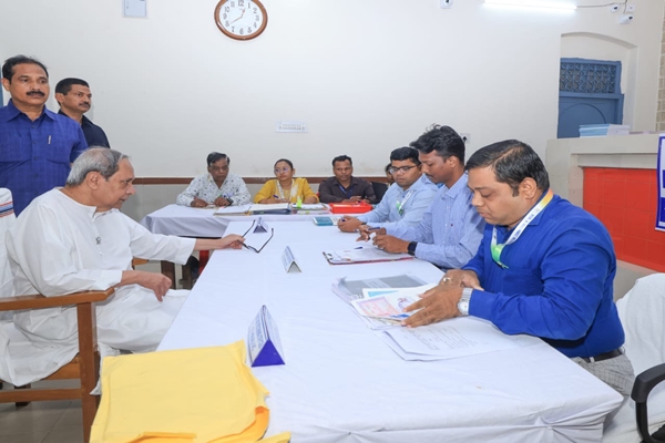 ओडिसा सीएम नवीन पटनायक ने विधानसभा चुनाव के लिए पर्चा भरा