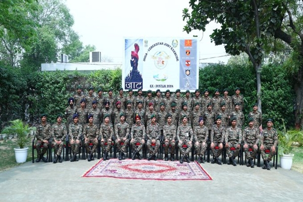 भारत और उजबेकिस्‍तान के बीच होने वाले संयुक्‍त सैन्‍य अभ्‍यास डस्‍टलिक में हिस्‍सा लेने के लिए भारतीय सैनिकों का एक दस्‍ता उजबेकिस्‍तान रवाना हो गया