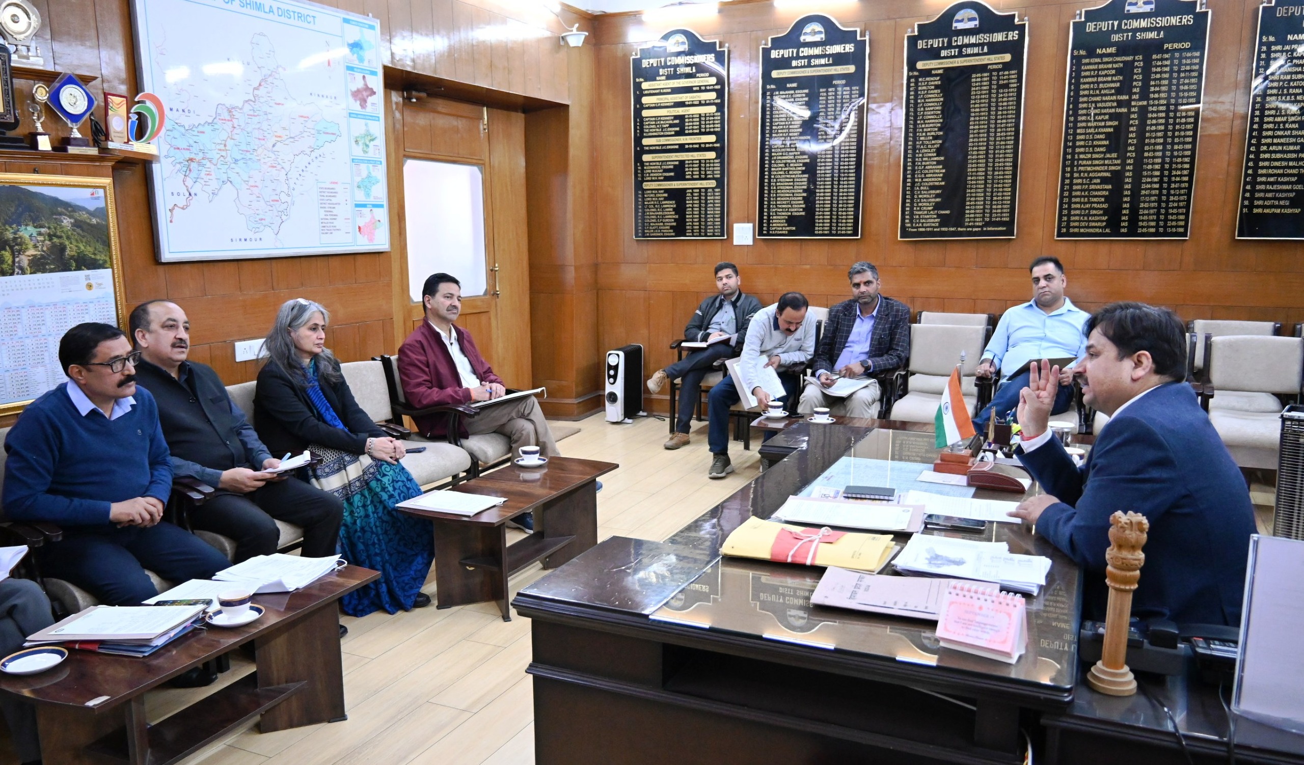 जिला निर्वाचन अधिकारी एवं उपायुक्त शिमला अनुपम कश्यप की अध्यक्षता में राजनीतिक दलों के प्रतिनिधियों के साथ एक बैठक का आयोजन