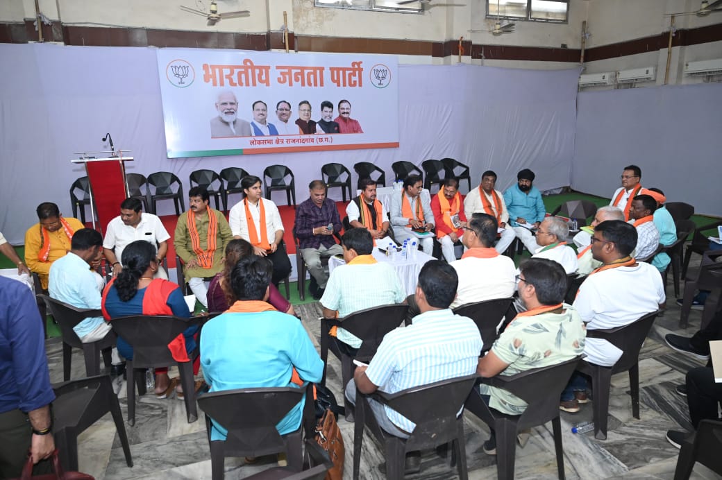 भाजपा के छत्तीसगढ़ प्रभारी नितिन नबीन ने 2 अपै्रल को राजनांदगांव लोकसभा क्षेत्र के अंतर्गत डोंगरगढ़, डोंगरगांव, खुज्जी और मानपुर-मोहला विधानसभा क्षेत्र के पार्टी पदाधिकारियो की बैठक ली