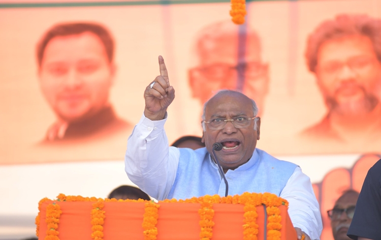 Congress President Kharge accuses BJP-RSS of Seeking Constitutional Changes, Urges Unity to Protect Democracy