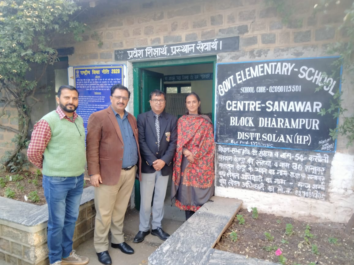 ज़िला निर्वाचन अधिकारी ने कसौली विधानसभा क्षेत्र में मतदान केन्द्र का निरीक्षण किया