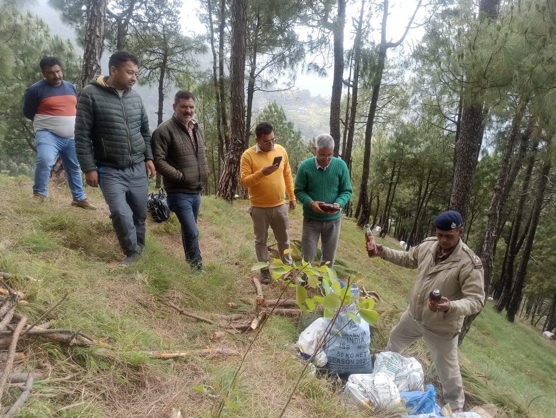 आबकारी विभाग ने अवैध शराब के कारोबार के विरूद्ध कार्रवाई कर 6805 लीटर शराब व लाहन बरामद की