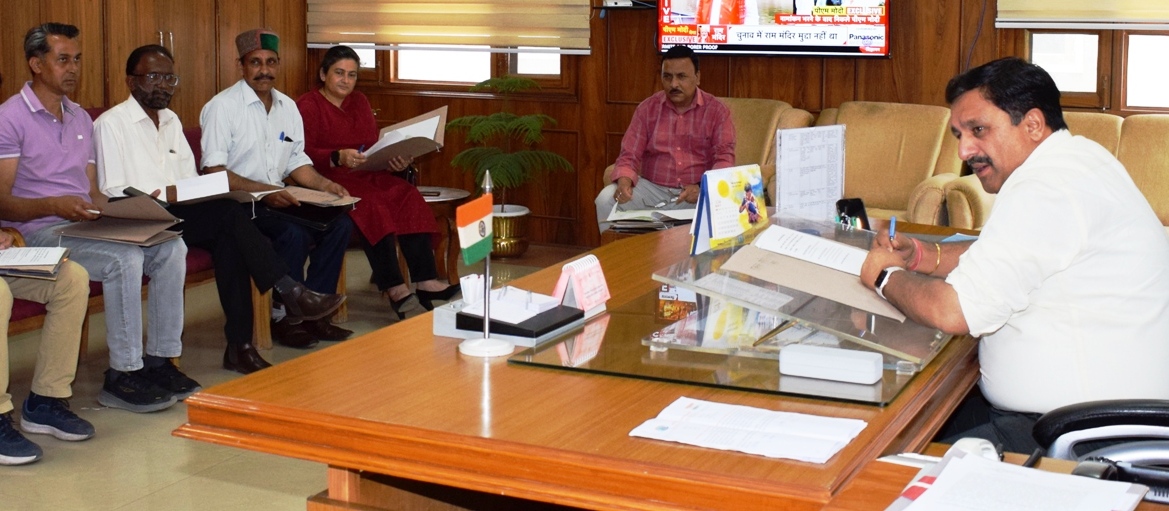 सोलन ज़िला के विभिन्न मान्यता प्राप्त राजनीतिक दलों के साथ बैठक आयोजित की गई