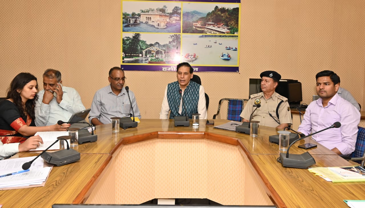 प्रदेश के मुख्य सचिव प्रबोध सक्सेना ने आम चुनाव-2024 और विधानसभा उपचुनाव से संबंधित बैठक की