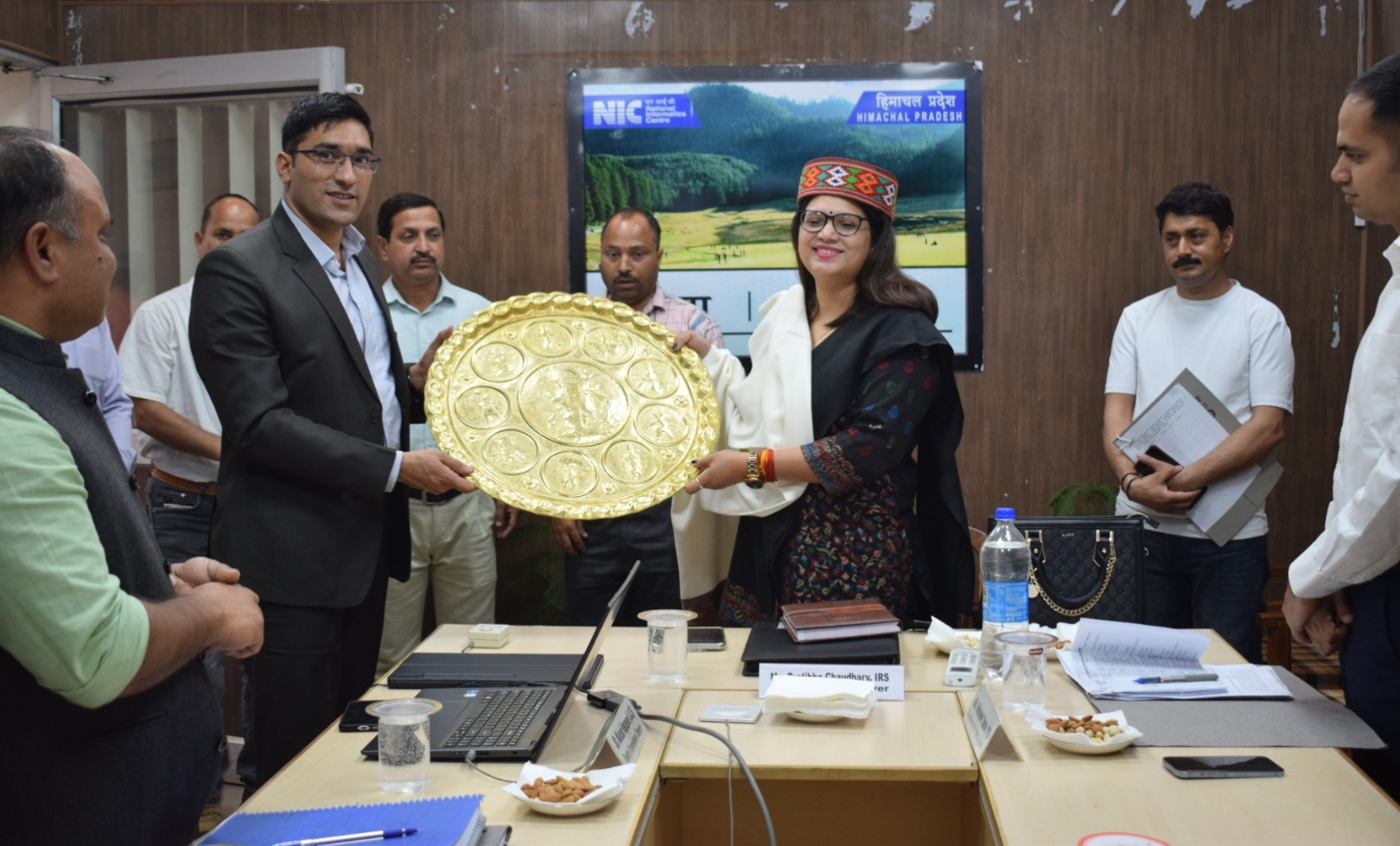 कांगड़ा संसदीय निर्वाचन क्षेत्र की व्यय पर्यवेक्षक प्रतिभा चौधरी ने की चंबा में बैठ