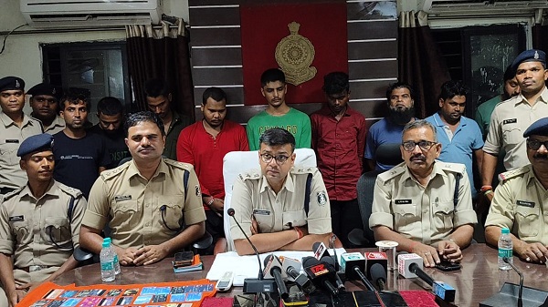 महादेव ऑनलाइन सट्टा ऐप मामले में कोरबा पुलिस ने गोवा से आईपीएल क्रिकेट मैच में सट्टा खिलाने वाले 7 अंतर्राज्यीय सटोरियों को गिरफ्तार किया